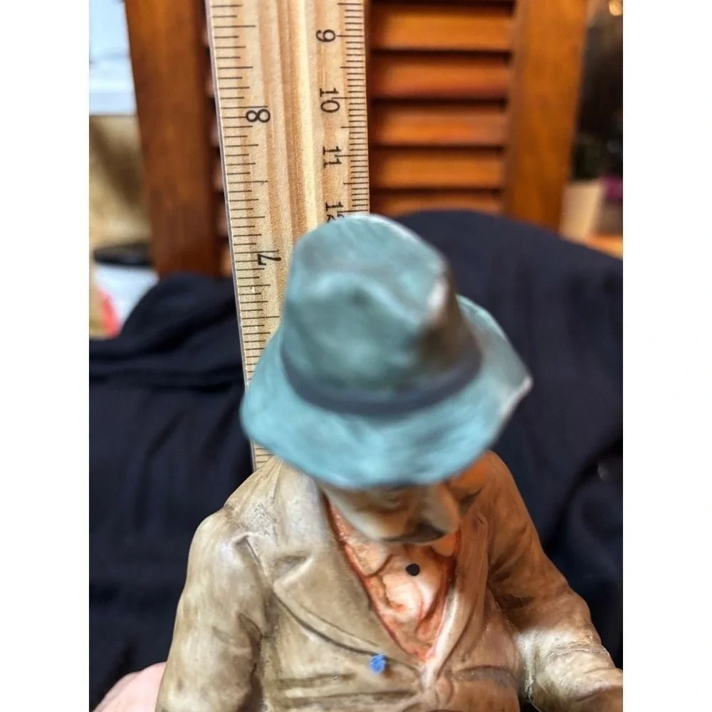 Figurine Porcelain Old Man Reading
